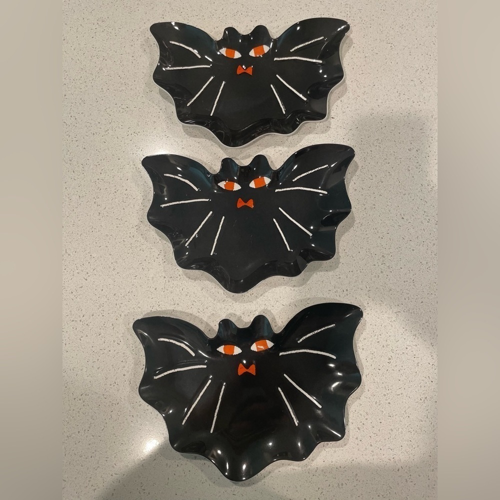 Hyde & Eek Halloween Bat-Shaped Black Serveware plates set of 3